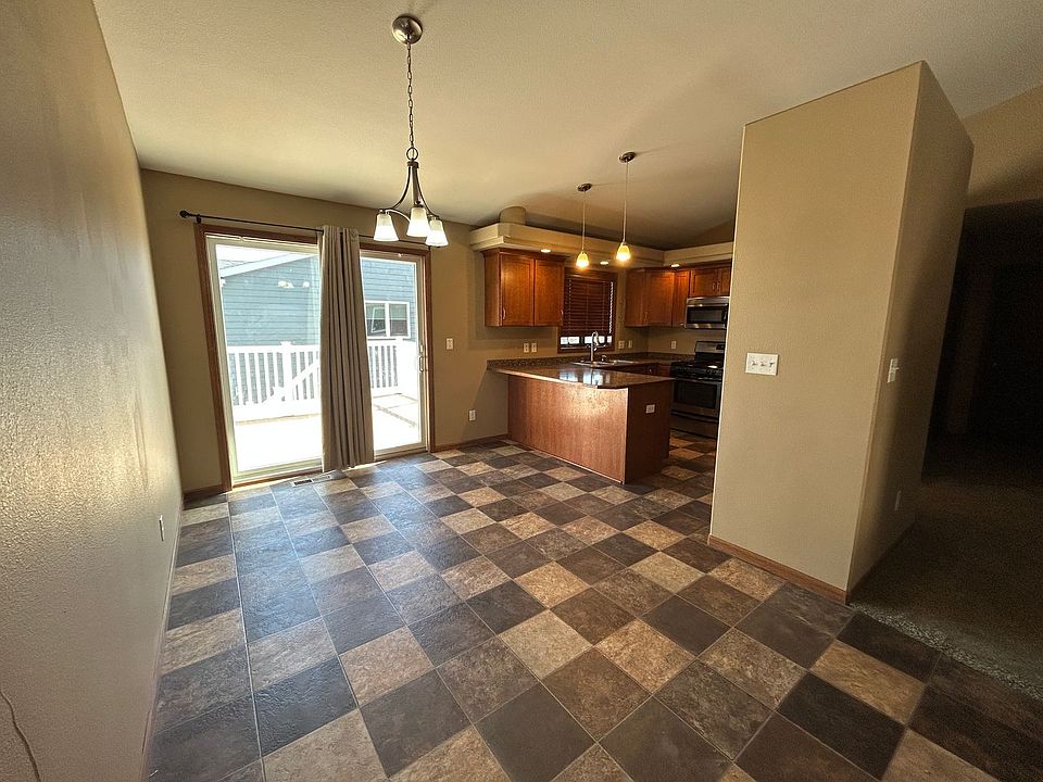 1st image of 1580 9th St E