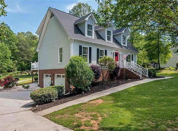 2nd image of 2409 Sugar Ln