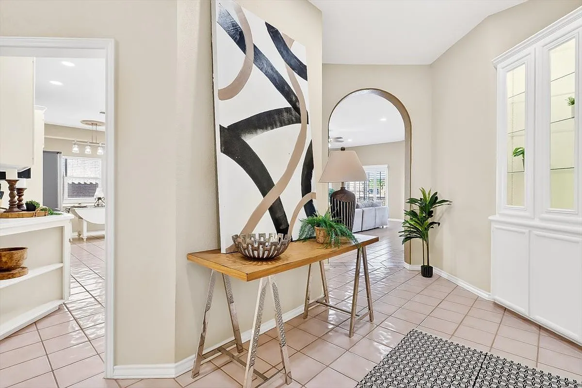 3 bed, 1975 sqft, $3,200 — Photo 4