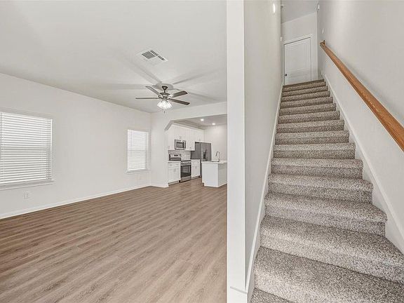 3rd image of 710 W Dallas St