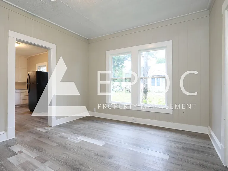 2317 Colonial Ave — Photo 6