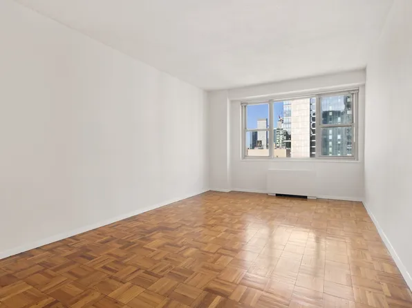 300 East 40th Street image 7 of 16