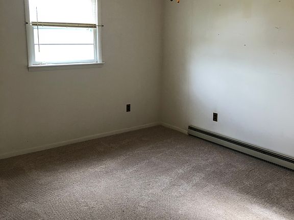 Bedroom #1 (new carpet)