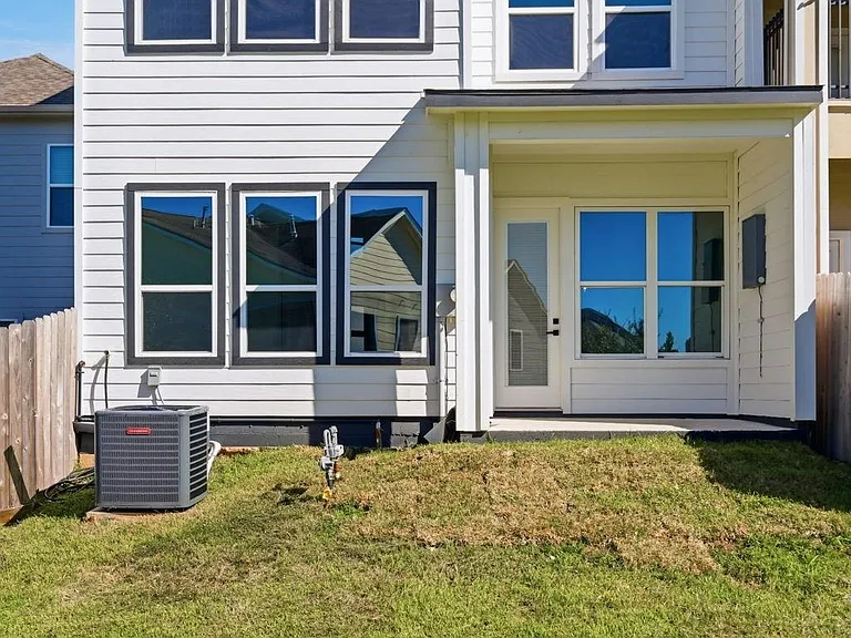 111 Capetown Way — Photo 24