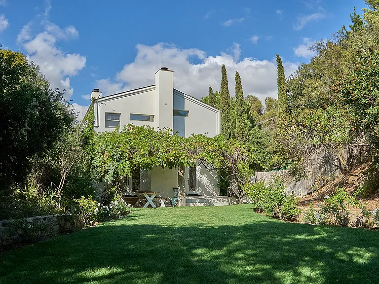 373 Loftyhill Dr — Photo 1