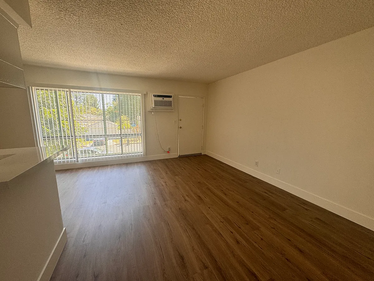 Building Photo - 14109 Hatteras St #7