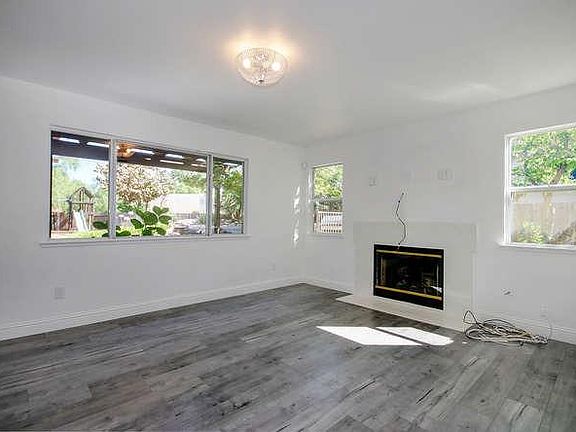 4th image of 2631 Du Pont Way