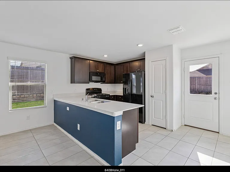 8408 Hollow Bend St — Photo 10