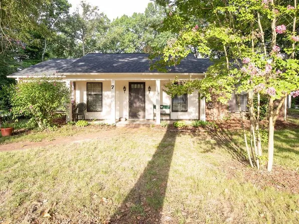 7 Coachman Ct, Greensboro, NC 27407