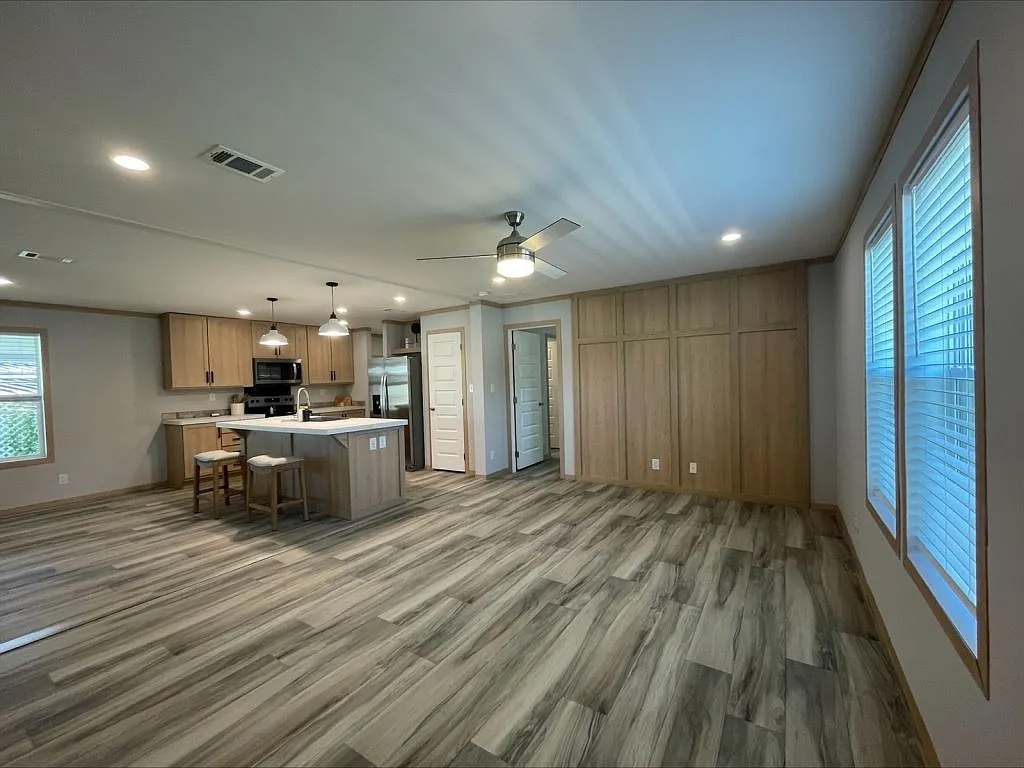 2 bed, 2.0 bath, 1152 sqft, $1,738 — Photo 4