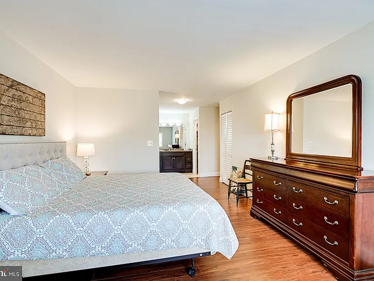 8340 Greensboro Dr #521 — Photo 27