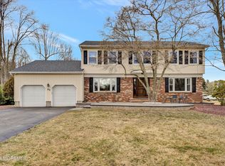 27 Cooper Hawk Dr, Manalapan, NJ 07726