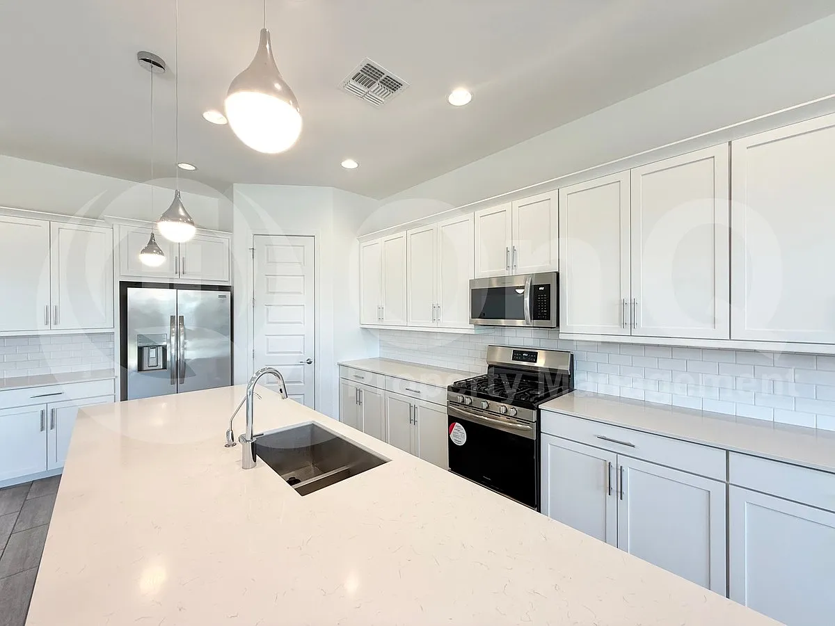 4 bed, 3.0 bath, 2649 sqft, $3,149 — Photo 4