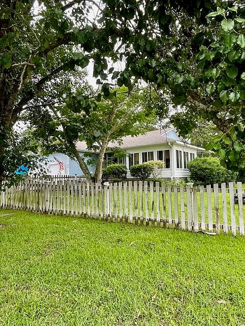 1st image of 608 Dolphin Dr