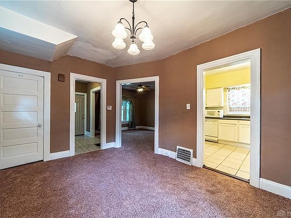 4th image of 633 Creighton Ave