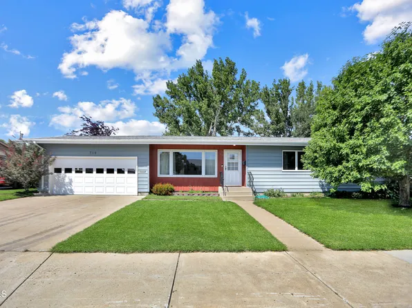 716 13th St W, Williston, ND 58801