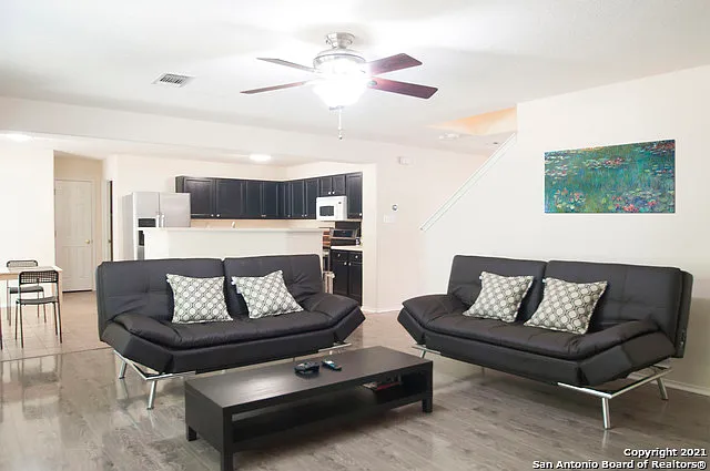 4 bed, 2.5 bath, 2388 sqft, $1,745 — Photo 4