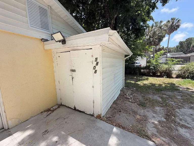 5808 Olive Dr — Photo 2