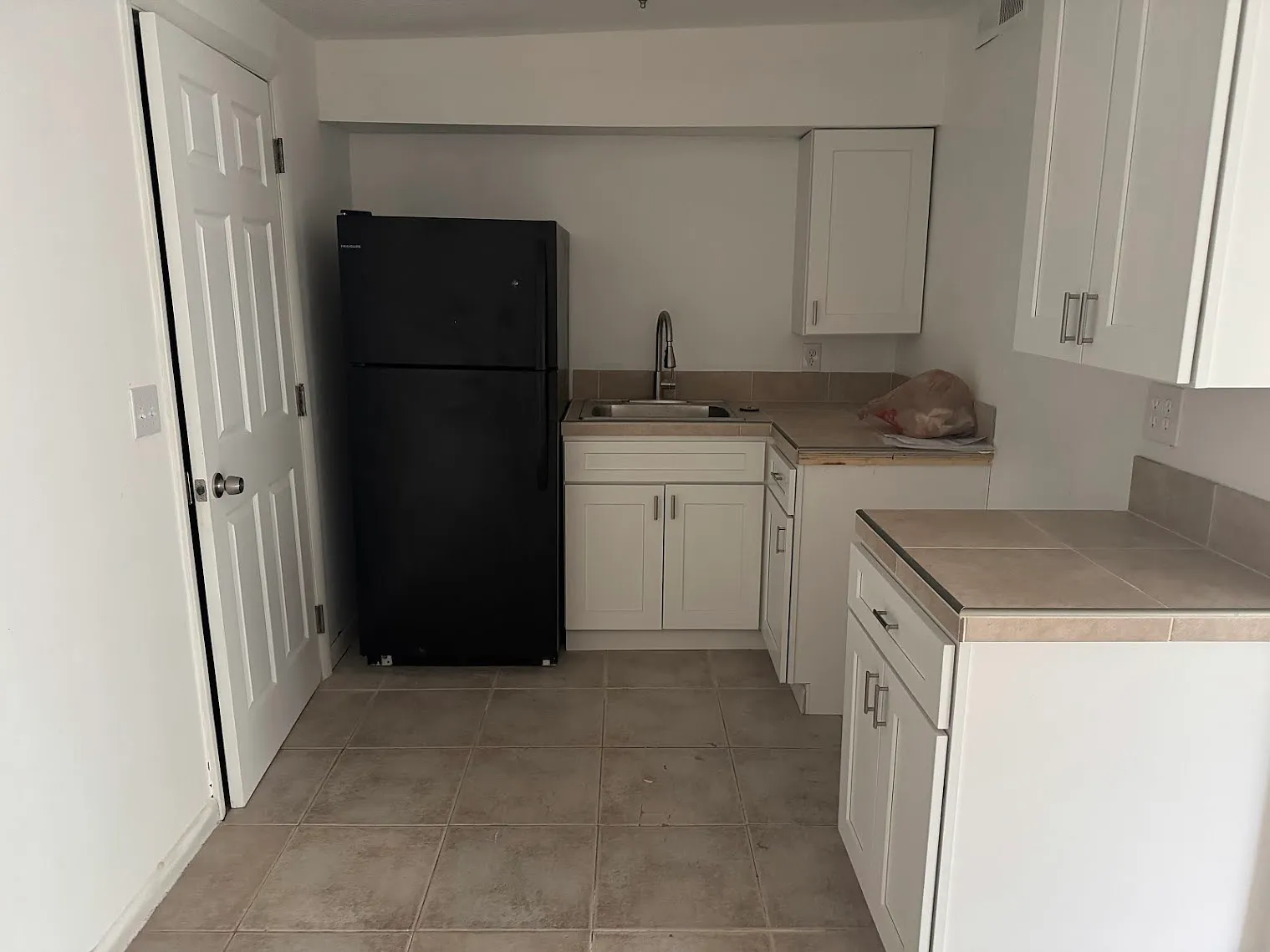 4 bed, 1100 sqft, $1,200 — Photo 2