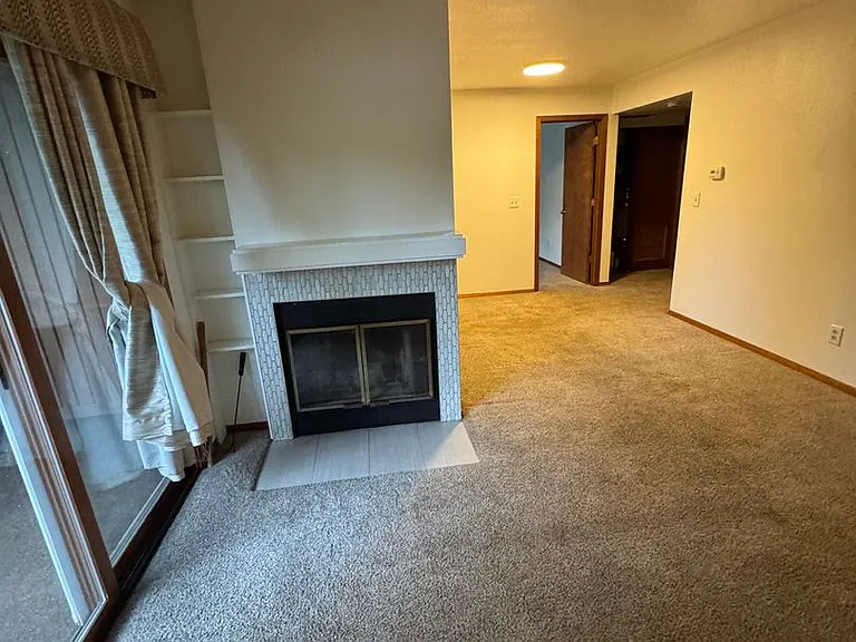7202 Foxridge Cir #E — Photo 3