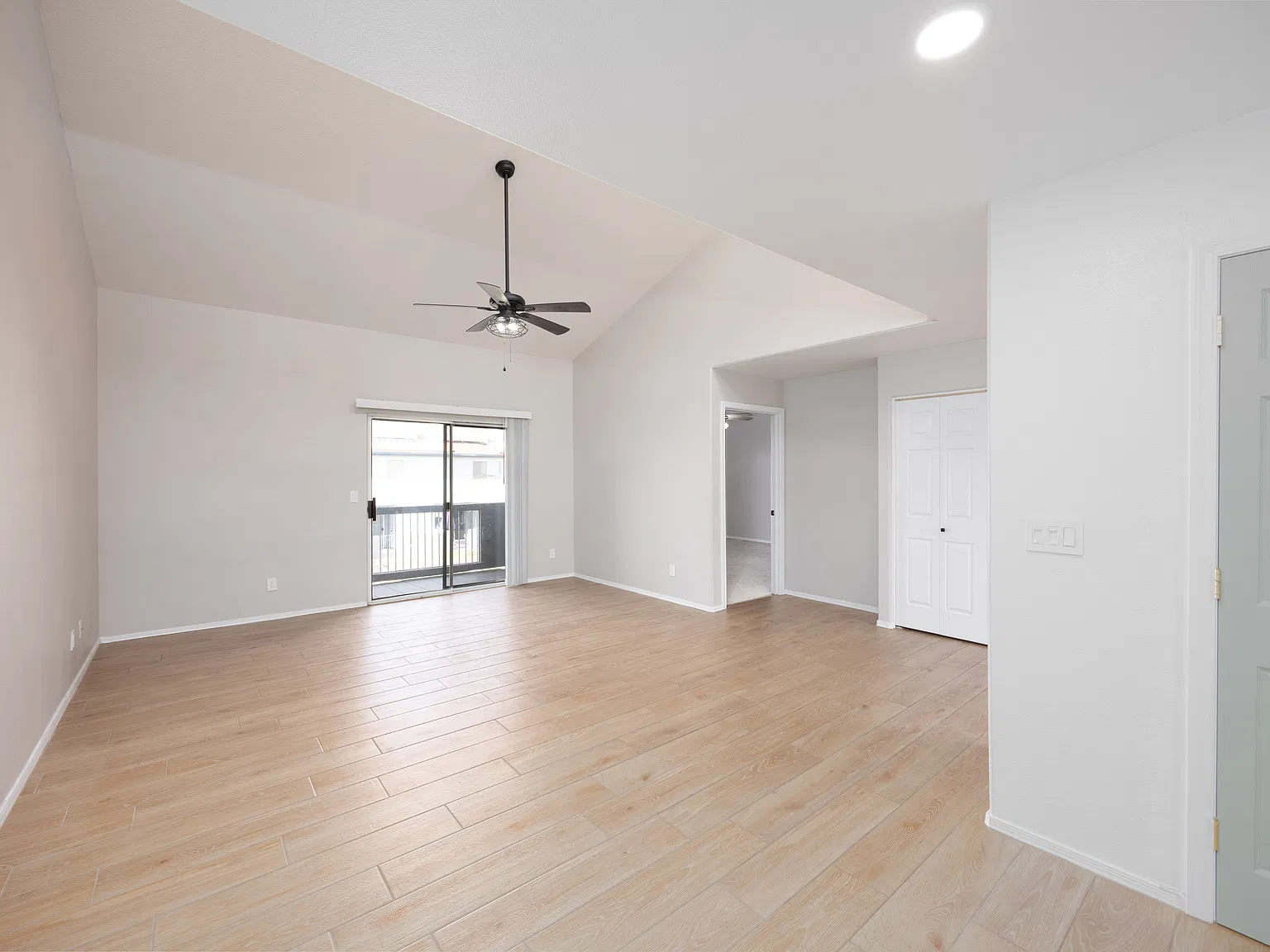 2 bed, 1155 sqft, $1,649 — Photo 2