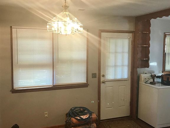 Dining/Side Entry