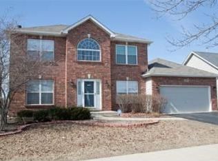 2507 Crestview Dr, Aurora, IL 60502