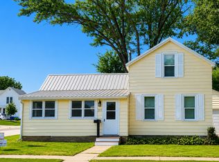 201 8th Ave NE, Independence, IA 50644