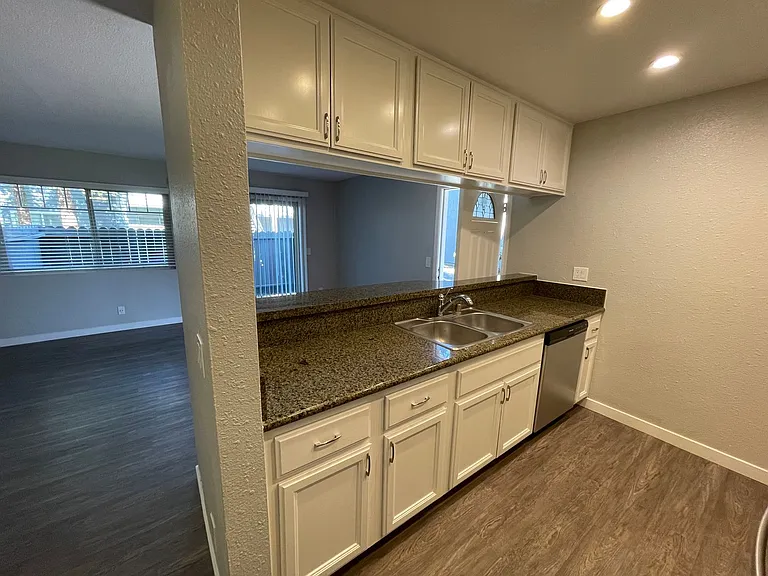 Park Plaza Apartments — Photo 121