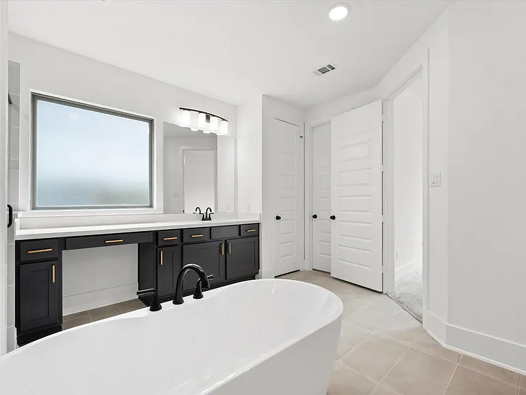 1911 Golden Leaf Dr — Photo 16