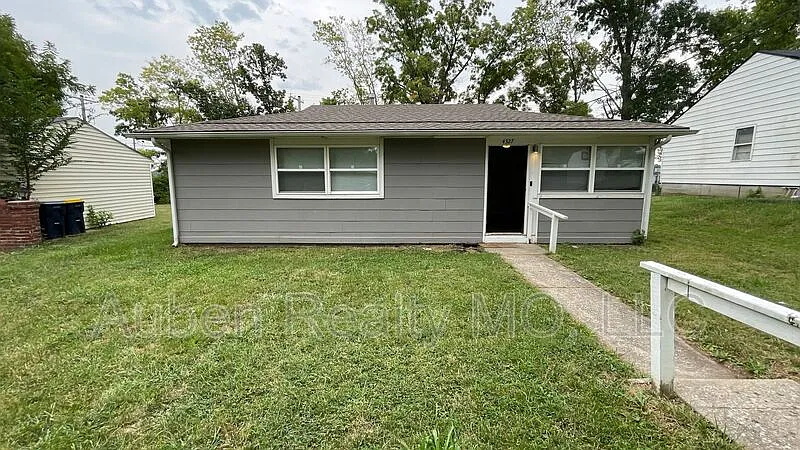 3 bed, 1.0 bath, 900 sqft, $1,595 — Photo 1