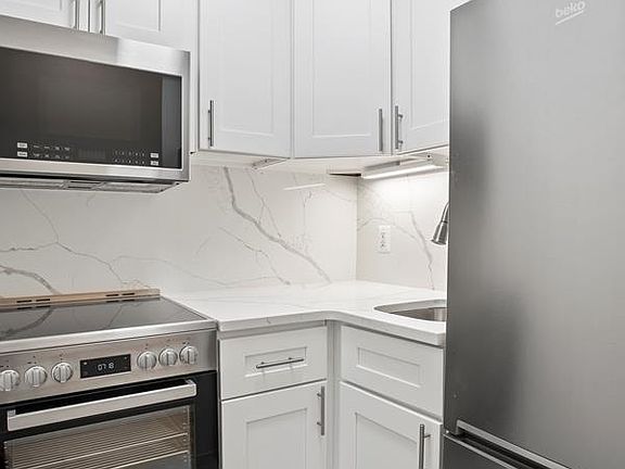 4th image of 1630 2nd Ave APT 5RS