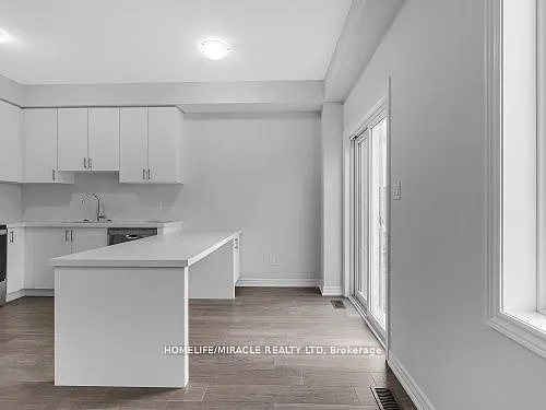 32 Vickers Rd — Photo 17