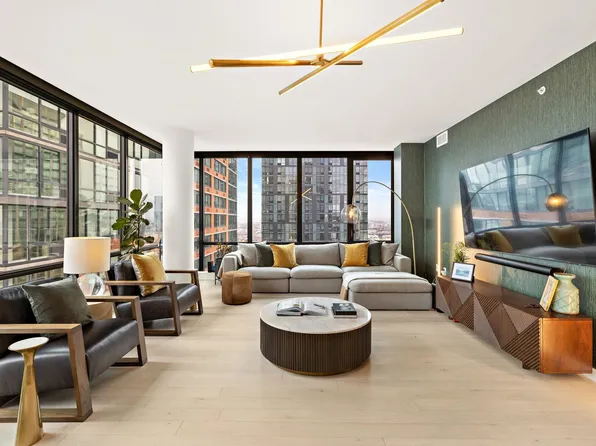 155 Bay Street image 1 of 33