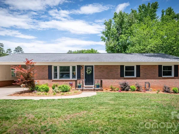 3301 Windsor Pl, Statesville, NC 28625
