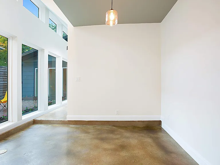 2913 E 16th St — Photo 14