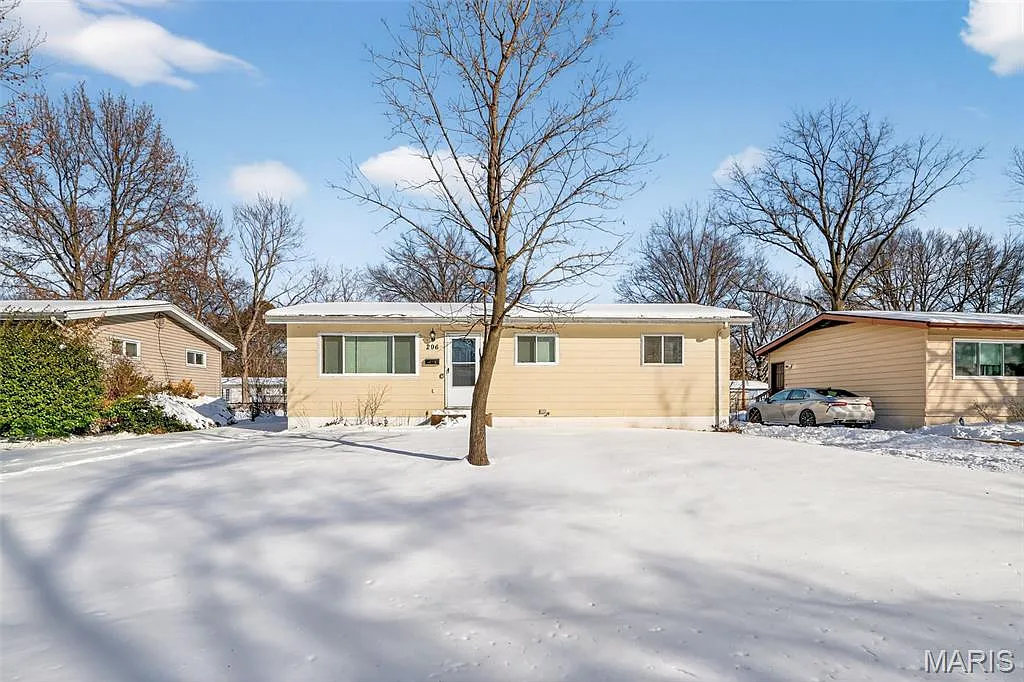 296 Meadowcrest Dr photo 1