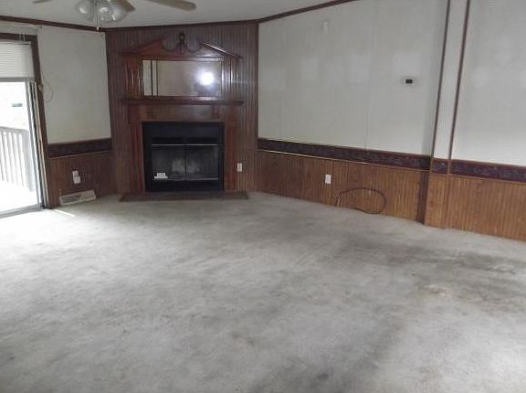 3rd image of 348 Highland Meadows Dr