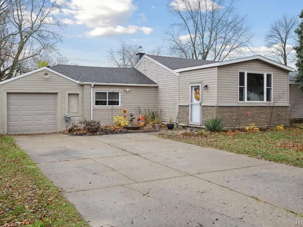 4173 Athens Ave, Waterford, MI 48329