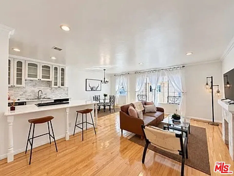 2 bed, 2.0 bath, 1200 sqft, $5,300 — Photo 4