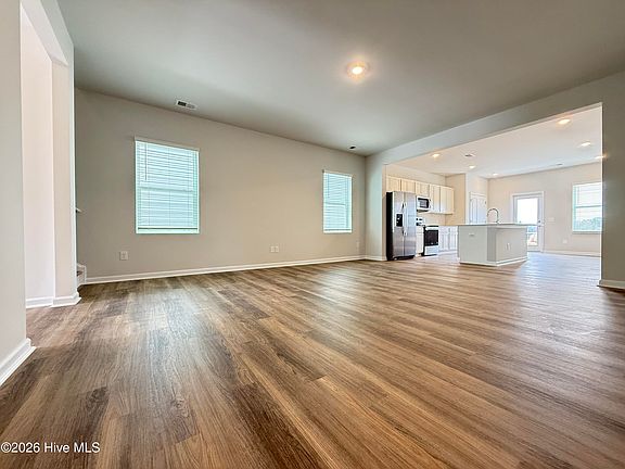 5th image of 1094 Hanson Drive