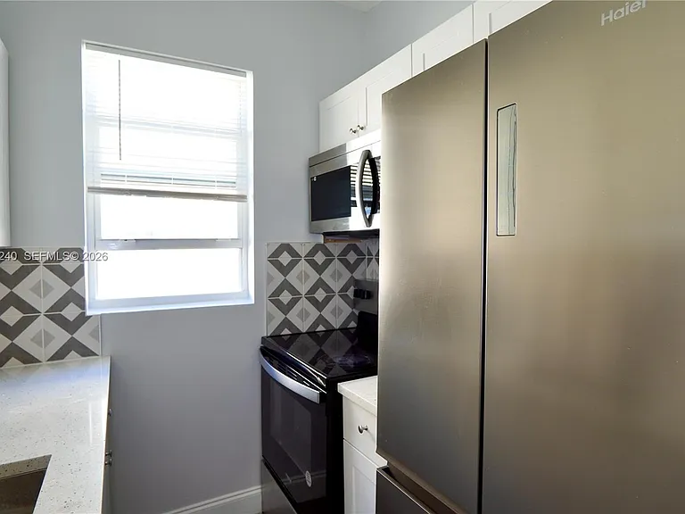 1142 SW 4th St #17 — Photo 13