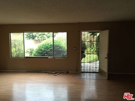 4th image of 712 W 78th St