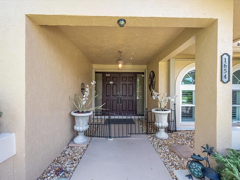 1654 Farmington Cir — Photo 4