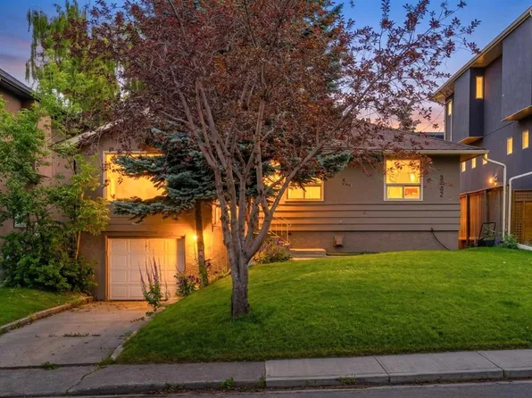 3042 W 28th St SW, Calgary, AB T3E 2J5