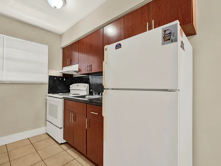 2621 NW 135th St #304 — Photo 4