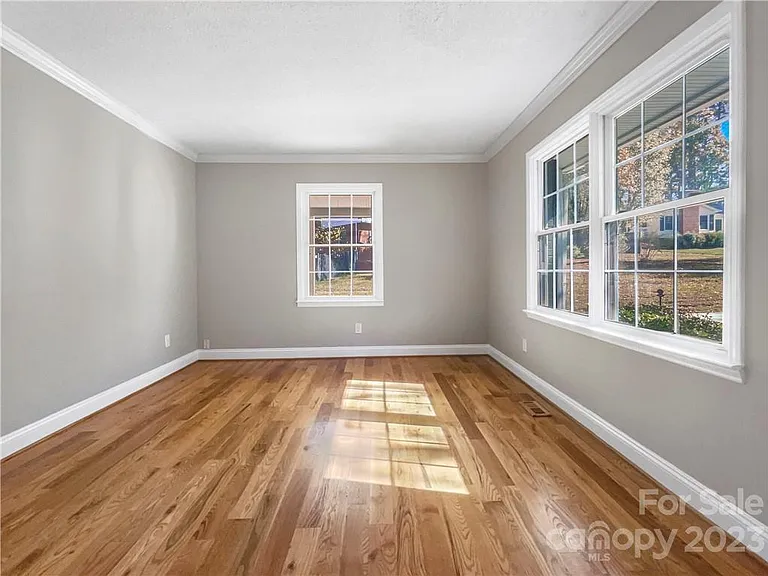 2108 Deepwood Ct — Photo 2