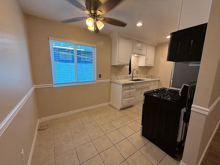 737 E Pine St #12 — Photo 6