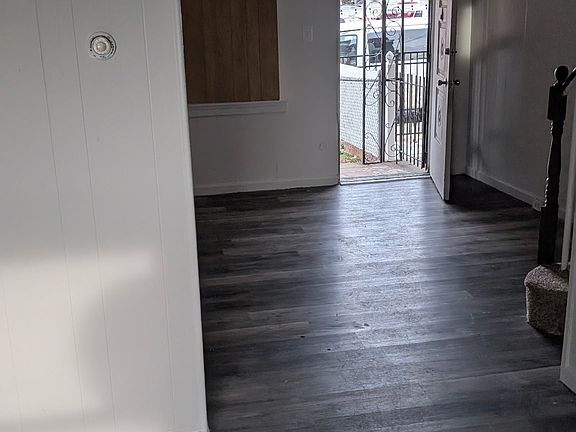 5th image of 622 E Thelma St