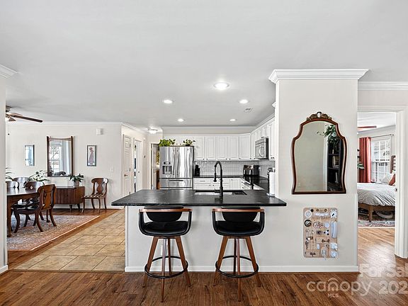 4th image of 8408 Williamsburg Cir